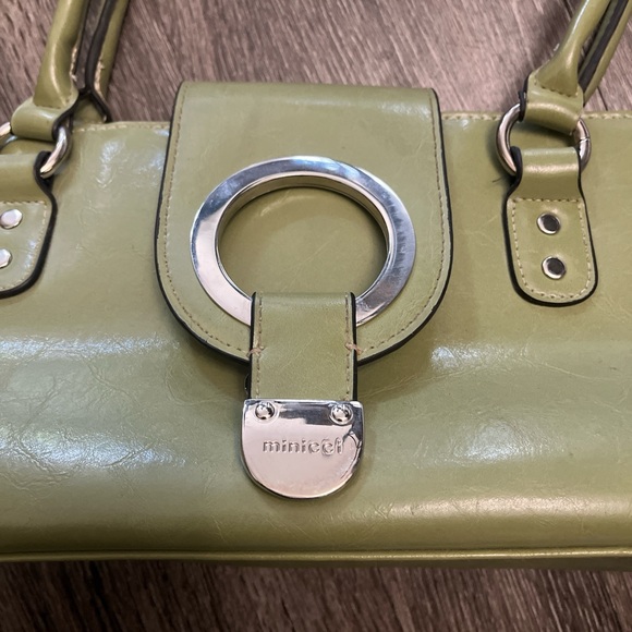 Vintage Lime Green Shoulder Bag with Silver Accents - Picture 2 of 4